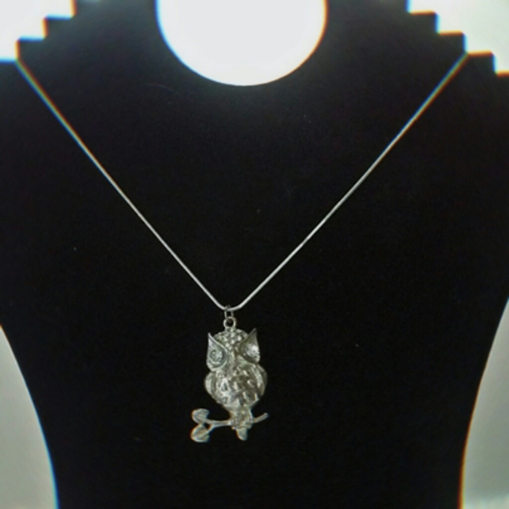 Sweet and Cute Learning Owl Necklace - Picture 3 of 5